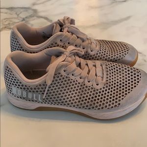 NoBull trainers size 8